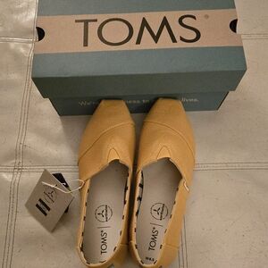 Toms Women's Yellow Flats